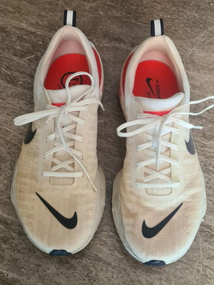Αθλητικά αντρικά παπούτσια Nike νούμερο 46 σαν καινούργια, άσπρα μπεζ