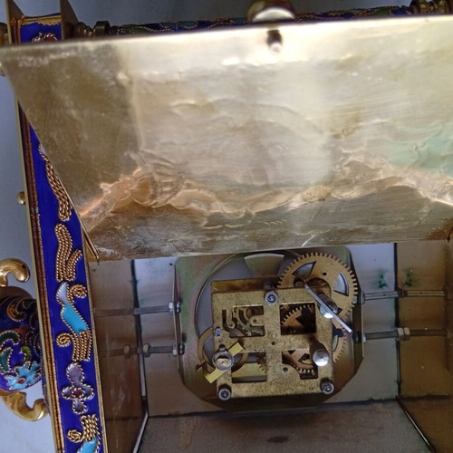 Mechanical mantel table clock
