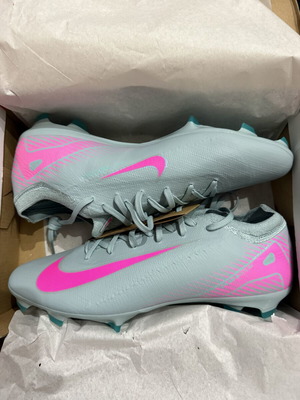 Nike ZM Vapor 16 Pro FG football boots, pink and turquoise, size 42.5