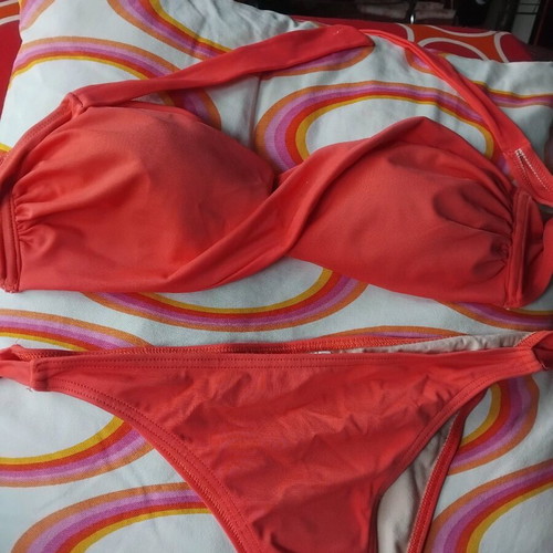 Coral swimsuit like new, adjustable with bra padding, sizes L and XL