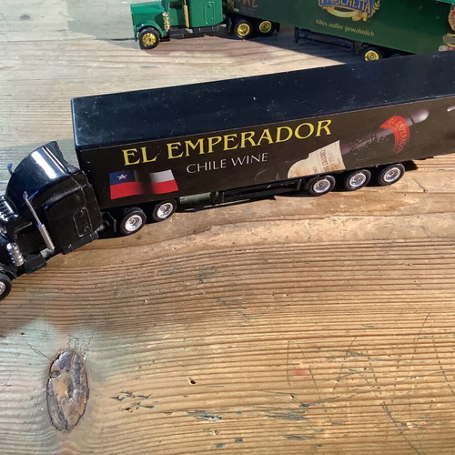 MACK trucks 1/87 like new, set of two
