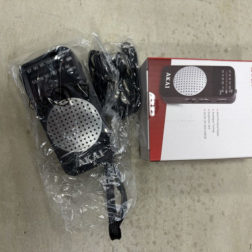 Akai AM/FM Pocket Radio APR-250 with Earphones