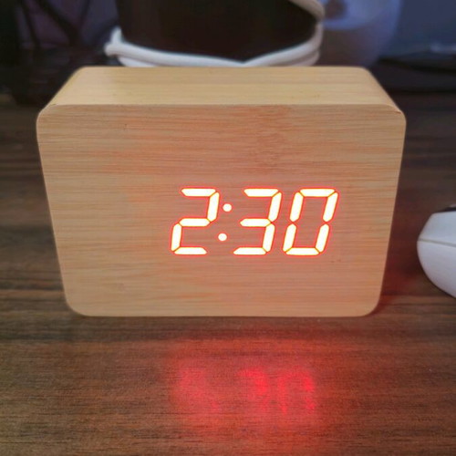 Table clock used with USB cable