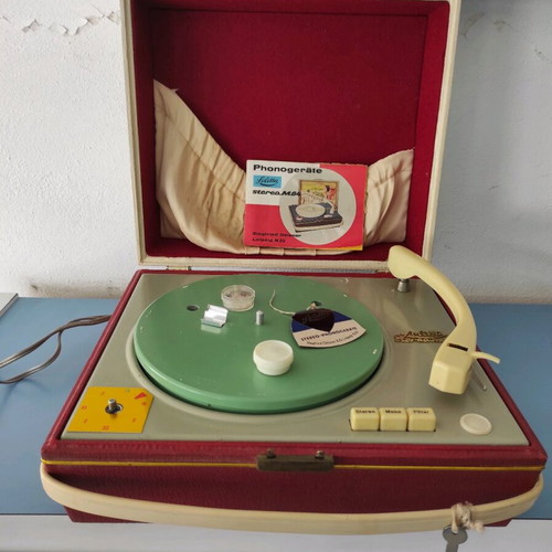 Old turntable used in good condition