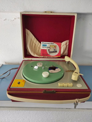 Old turntable used in good condition