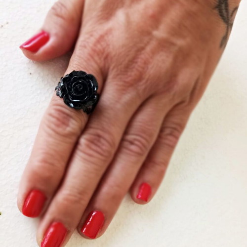 Ring with black rose new