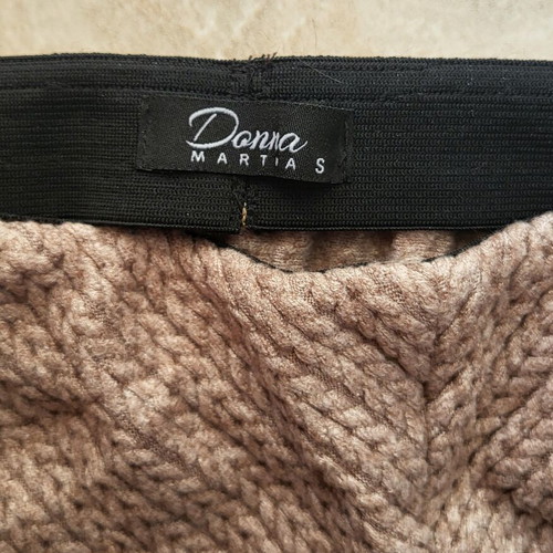 Donna Martia Vintage Knitted Midi Skirt with Front Slit like new, beige, size S