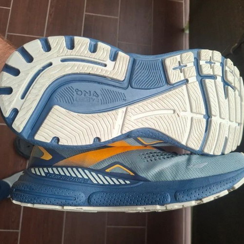 Brooks Adrenaline GTS 23 athletic shoes like new, gray size 44