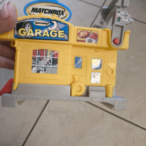 Matchbox garage used, manual car lift