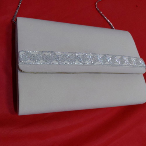 Handbag used 23x17cm beige with bead embroidery and silver chain strap