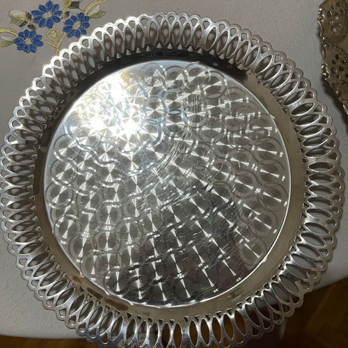 Metal serving trays like new, set of two elegant platters