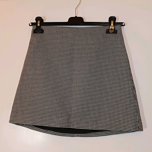 H&M Mini Checked Skirt XS like new, black and white