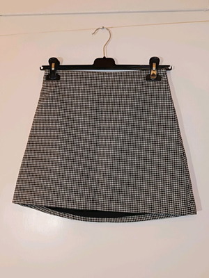 Μίνι φούστα καρό ασπρόμαυρη H&M XS σαν καινούργια