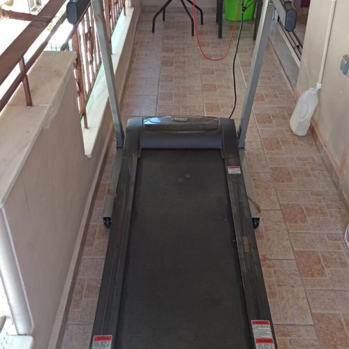 Axxon Fitness Enduro 5111CA treadmill like new, 2.0 HP, 110kg max load