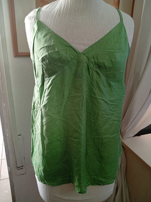 Antik Batik top size 42 like new, emerald green 100% sole silk