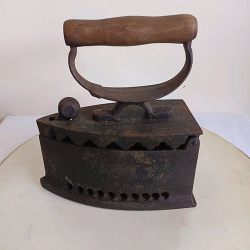 Old Charcoal Iron Used in Very Good Condition