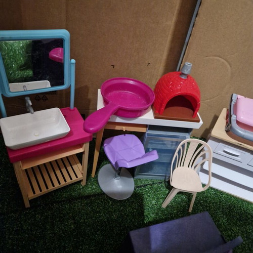 Barbie furniture set like new