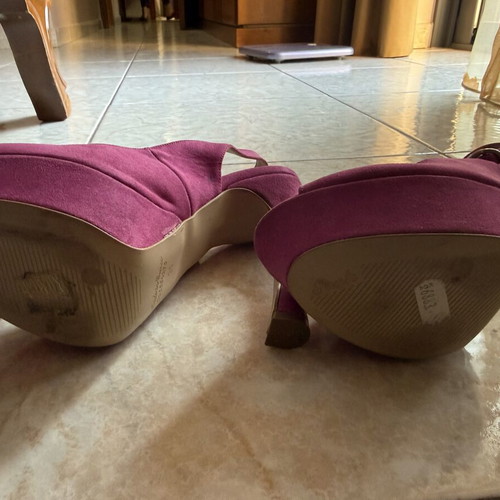 Valtadoros purple pumps size 39, like new, 14cm heel, castor texture