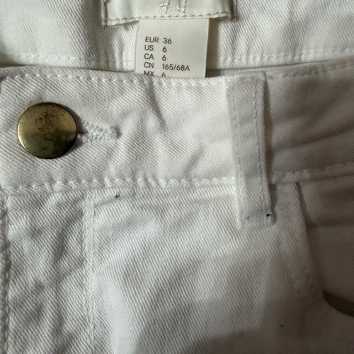 White denim shorts H&M size 36 like new, elastic fabric