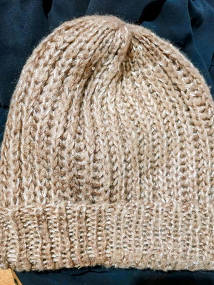 Beige gold hat like new with sequins, size L