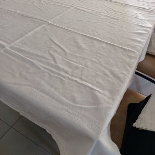 White tablecloth set with 12 large embroidered napkins like new