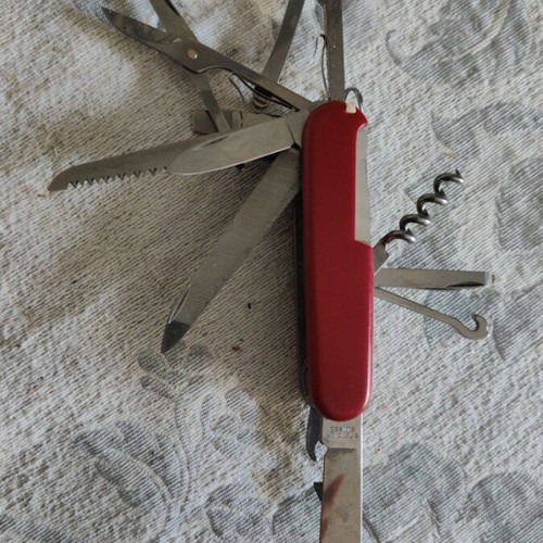 Victorinox Fieldmaster or Huntsman multitool like new, stainless steel