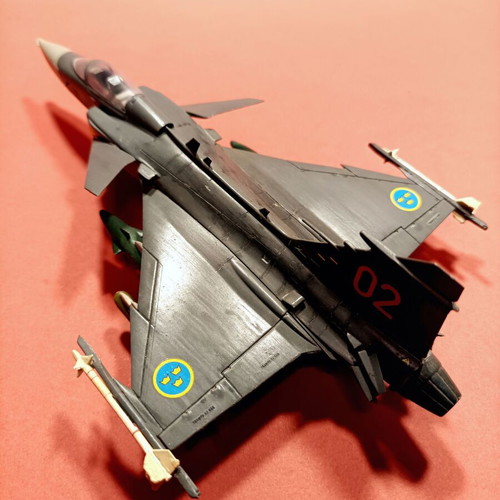Plastic model Jas-39 Gripen 1/72 new, hand-painted