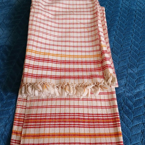 Woven table linens like new, two checkered, size 90×202