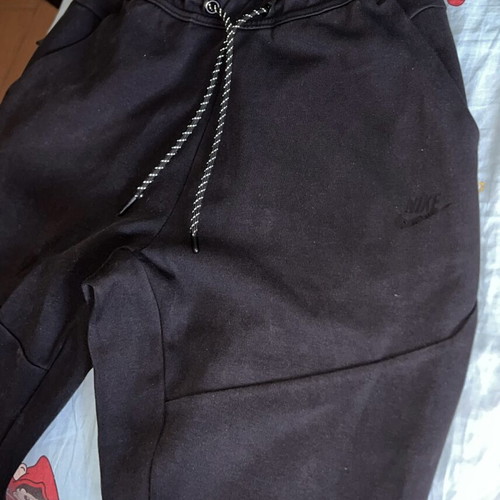 Nike Tech Medium black sweatpants like new