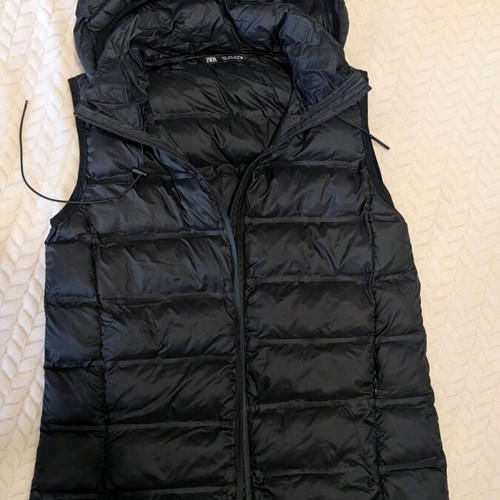 Zara warm vest size S like new, black