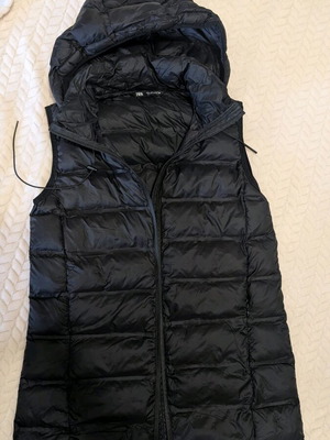Zara warm vest size S like new, black