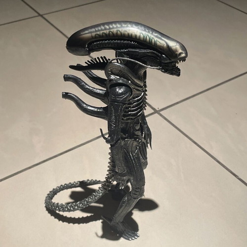 Alien action figure used, 24 cm, damaged right arm