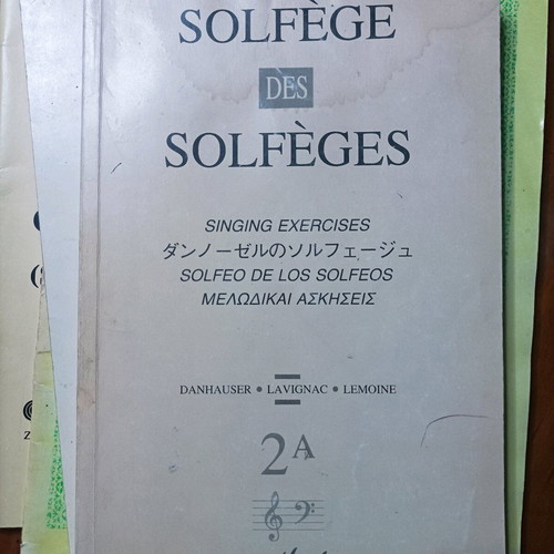 Solfège book like new