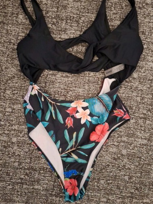 Shein one-piece swimsuit like new, size M with elegant design