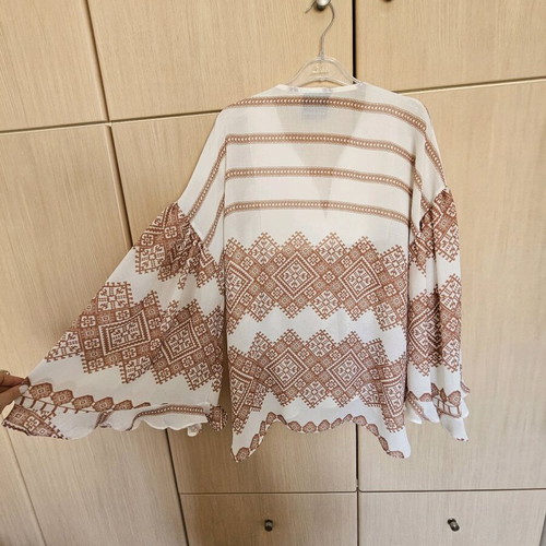 C-THROU summer blouse like new, airy white and brown tunic