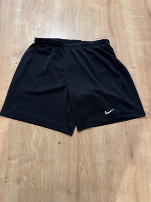Nike къси панталони черни L като нови