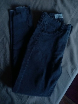 Grey jean XS slim fit like new with slight fraying
