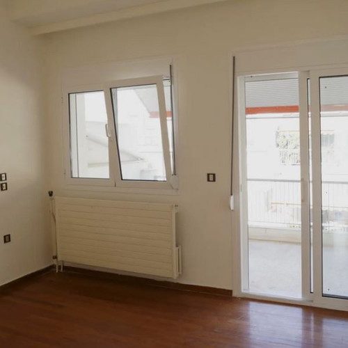 Διαμέρισμα 90τμ ρετιρέ 5ος όροφος πλήρως ανακαινισμένο στην Κυψέλη Αθήνα