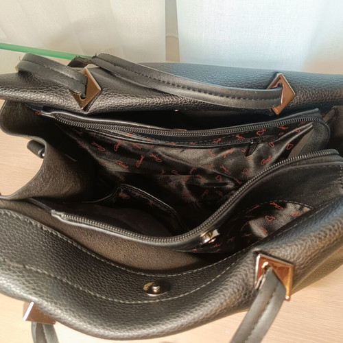 Axel shoulder bag black like new with 3 compartments