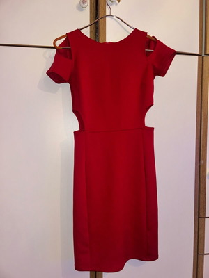 Med fitted dress size L like new, red