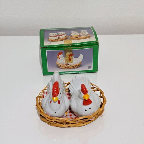 Vintage salt and pepper set new, in original box