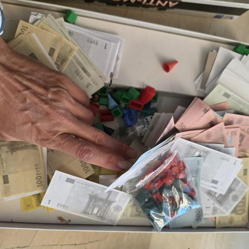Anti-Monopoly board game used, Greek edition
