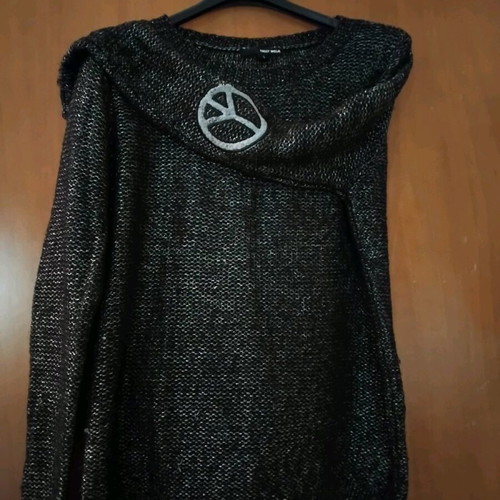 Gray pullover with silver highlights like new