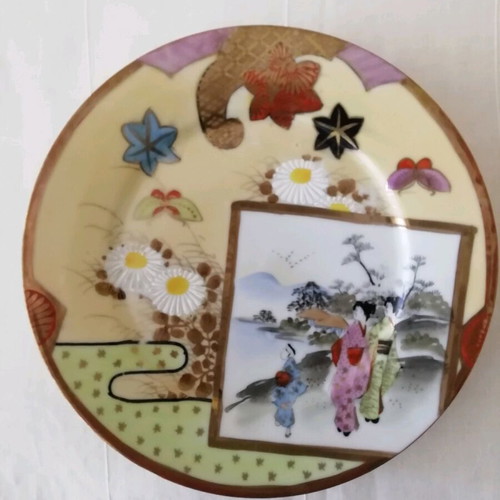 Japanese plate like new with golden details