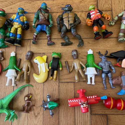 Collectible children's toys pack like new, 23 pieces