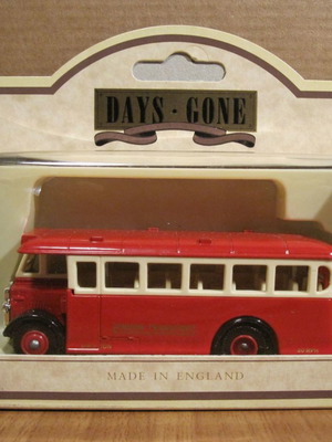 Lledo 1932 AEC Regal Single Deck Bus нов ''London Transport''