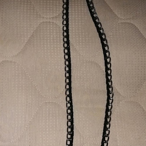 Necklace with silver and velvet