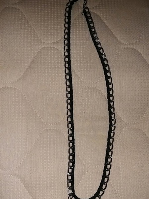 Necklace with silver and velvet