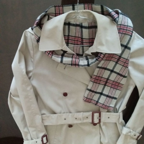 Trench Coat beige-gray with soft warm lining and matching scarf, like new, size M
