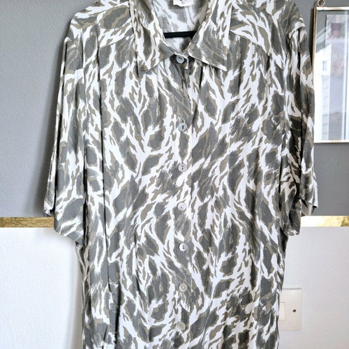 Shirts airy like new, size M-L, khaki pattern